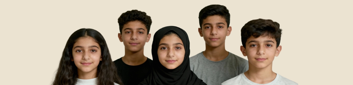 Group of smiling teenagers against an white background, capturing the cheerful vibe of a teen workshop.
