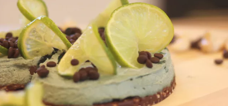 Raw Vegan Lime Cake with Spirulina and QUIN BITE Choco Mint Base