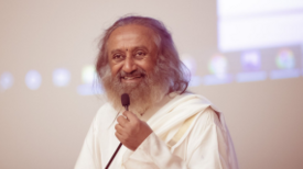 Gurudev Sri Sri Ravi Shankar hält einen Vortrag