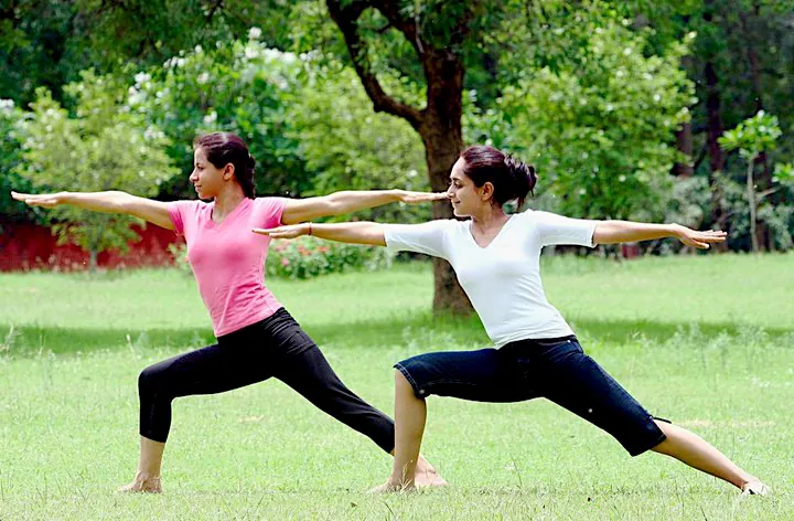 Pratica le posizioni yoga per la salute e il benessere