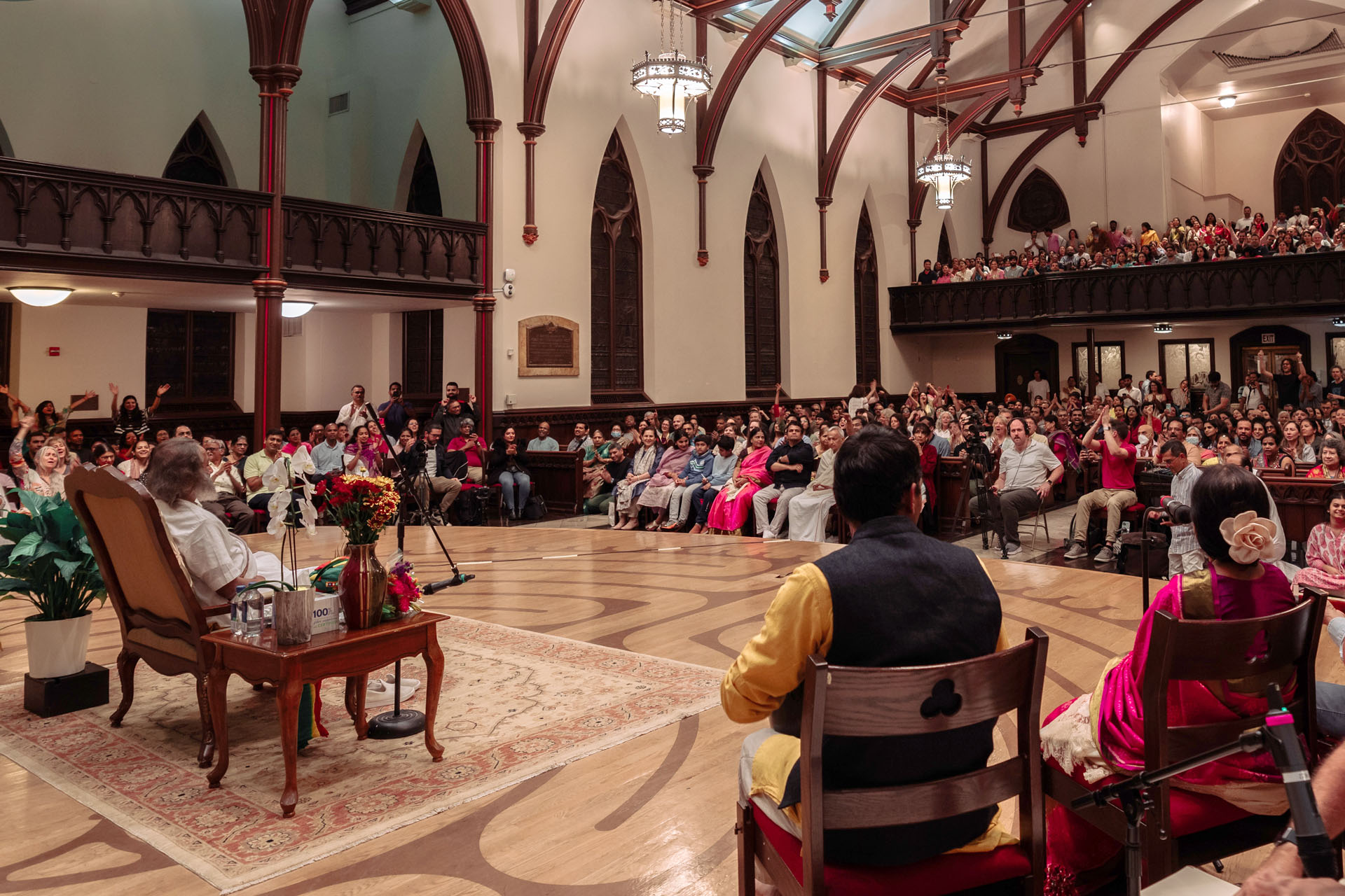 Gurudev at an evening of wisdom, music and meditation in Washington DC