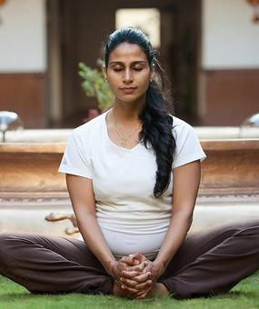 yoga poses for pregnancy second triamester