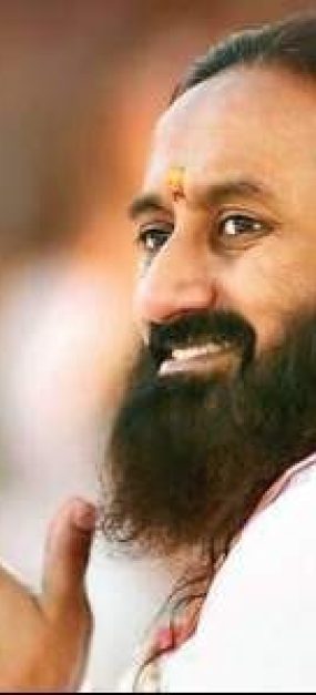 Gurudev-hands-folded-beautiful