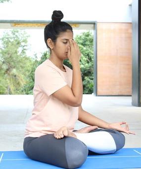 Yoga Alternate Nostril Breathing (Nadi Shodhan pranayama)