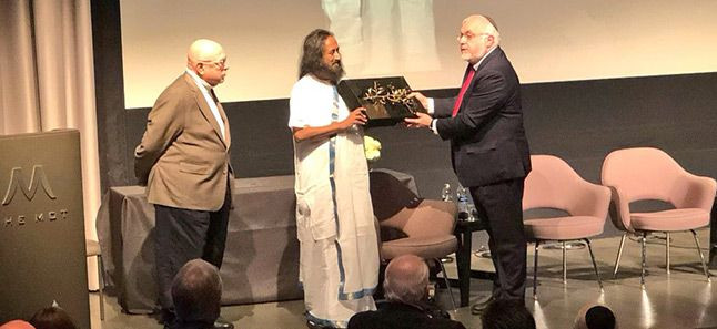 Sri Sri Ravi Shankar erhält Award