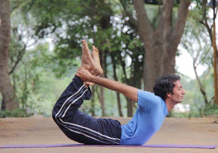 Hatha Yoga Big Toe Bow Pose (Padangustha Dhanurasana) - YouTube
