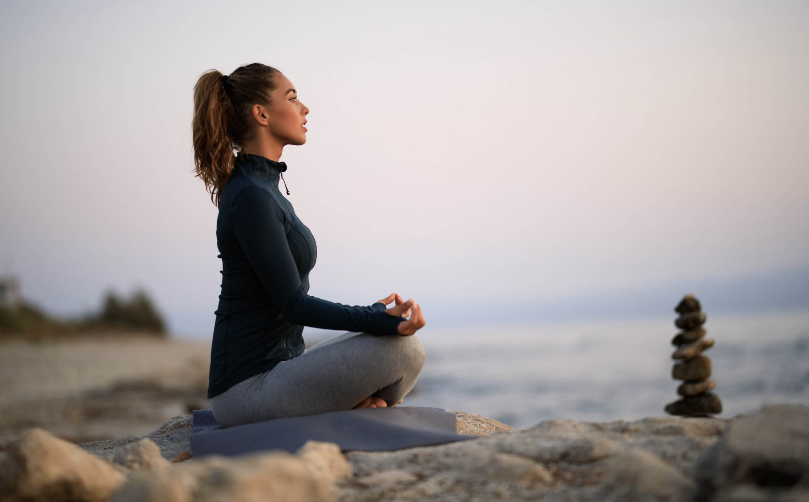 Ujjayi Breathing for Yoga, Meditation and, Better Sleep | The Art of Living