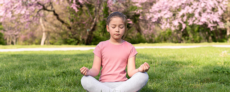 Children Meditates