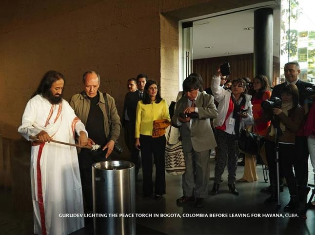 Peace Talks between FARC Leaders & Gurudev Sri Sri Ravi Shankar in Colombia