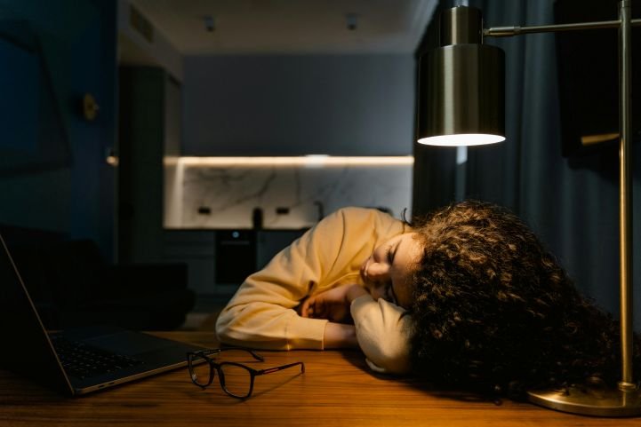 Woman struggling with her sleep-wake cycle and fatigue.