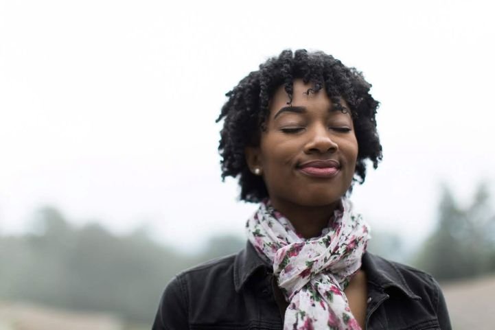 A young woman practicing SKY Breath Meditation for a cortisol detox.