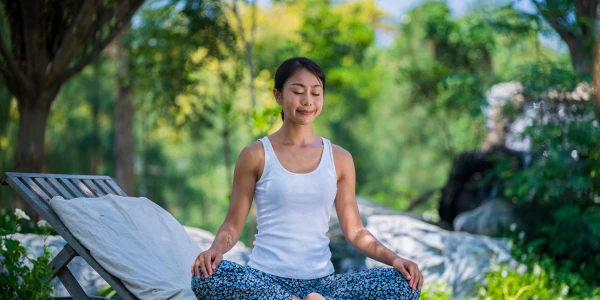 Khám phá những kỹ thuật đơn giản để làm dịu những suy nghĩ bồn chồn và tìm thấy sự nghỉ ngơi sâu sắc.