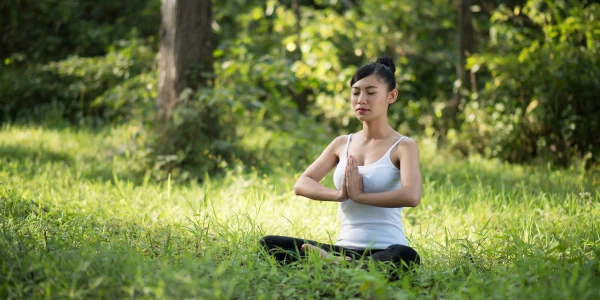 Khám phá những kỹ thuật đơn giản để làm dịu những suy nghĩ bồn chồn và tìm thấy sự nghỉ ngơi sâu sắc.